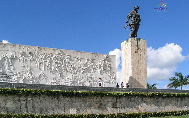 Che-Guevara-Santa-Clara-cuba-top-viet-travel