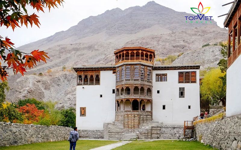 Khaplu-palace-autumn-pakistan-top-viet-travel