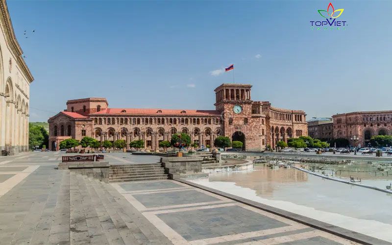 quang-truong-cong-hoa-Armenia-top-viet-travel