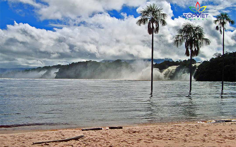 Canaima-Lagoon-venezuela-nam-my-top-viet-travel