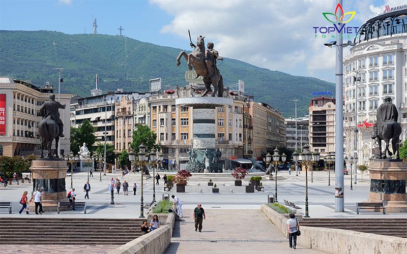 quang-truong-Macedonia-top-viet-travel